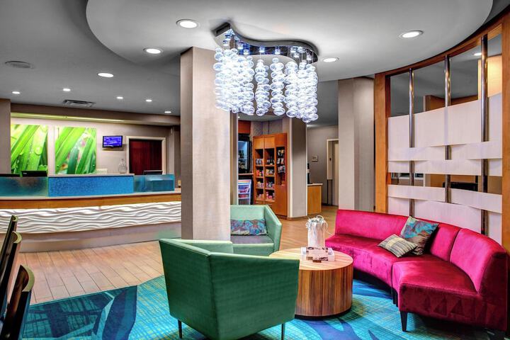 Lobby lounge