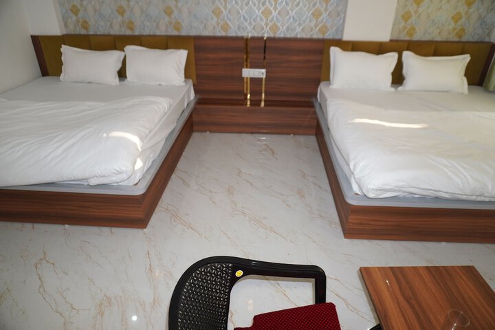 Room 11 of 34