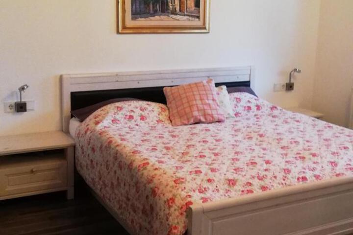 Room 2 of 8
