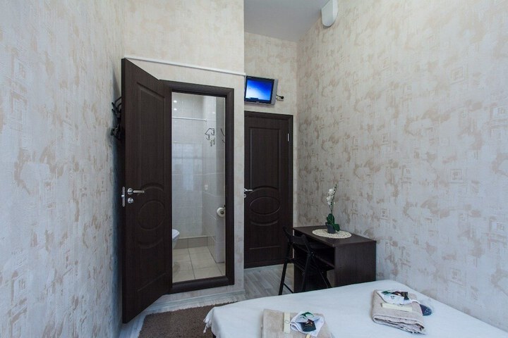 Room 7 of 16