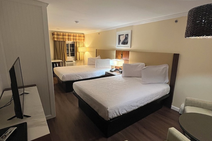 2 Double Beds (8 of 15)