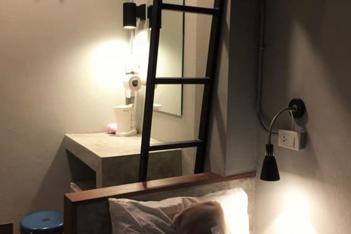 Room 4 of 92