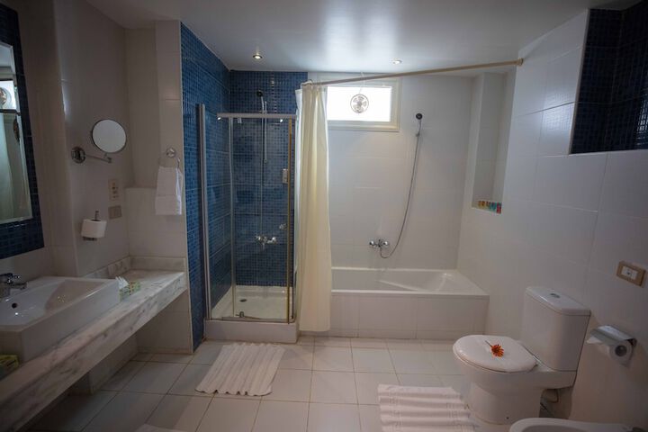 Room 32 of 68