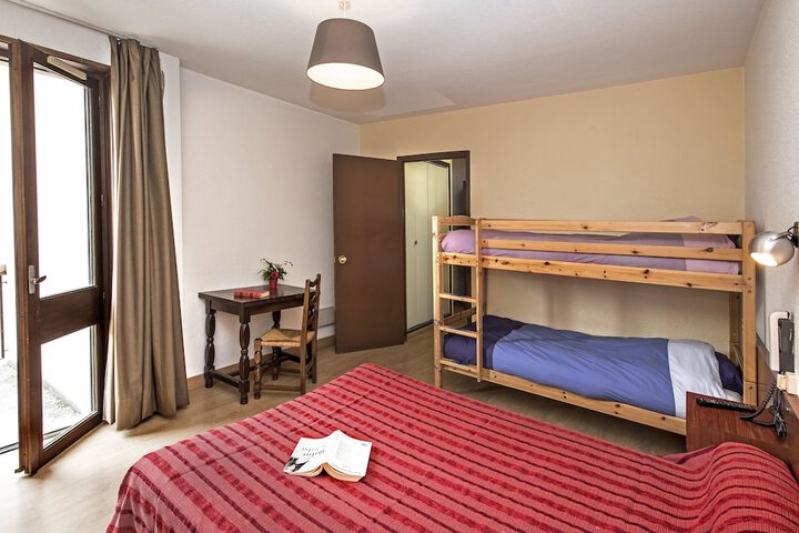Room 6 of 30