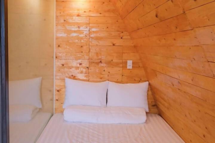 Room 6 of 85