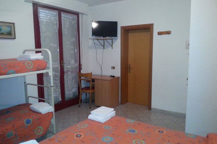 Room 5 of 70