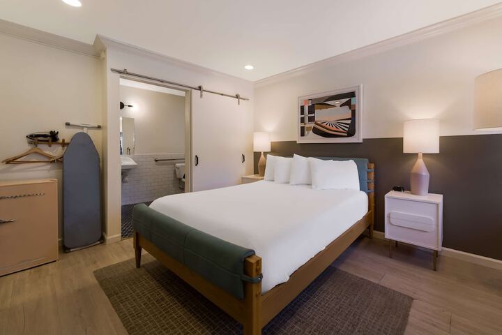 Accessible Queen Bed (14 of 18)