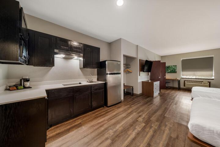 Accessible Suite 1 King Bed Accessible Communication Assistance Bathtub Sofa Bed For 1 Person Full Breakfast (16 of 18)