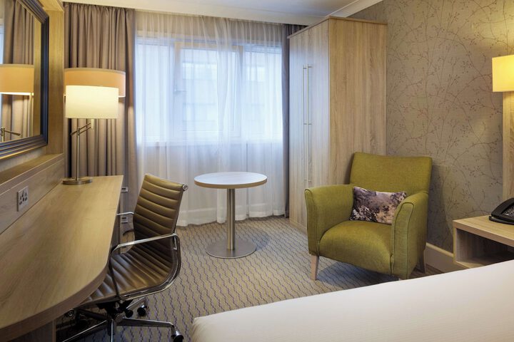 Room 21 of 117