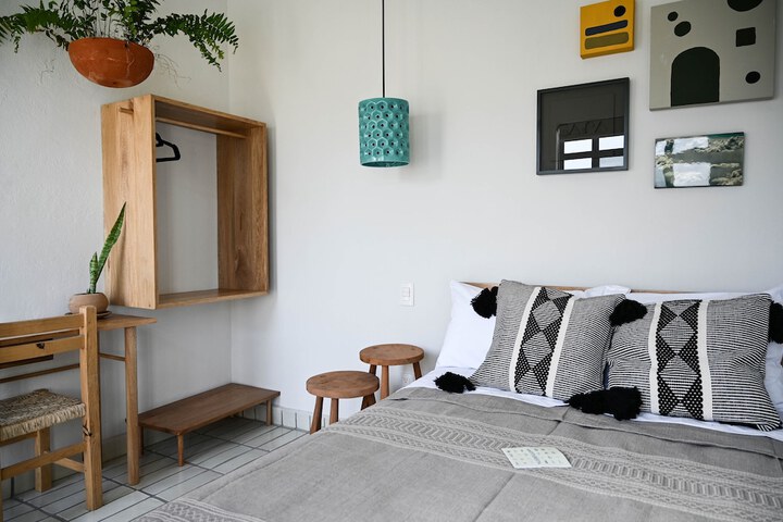 Room 27 of 48