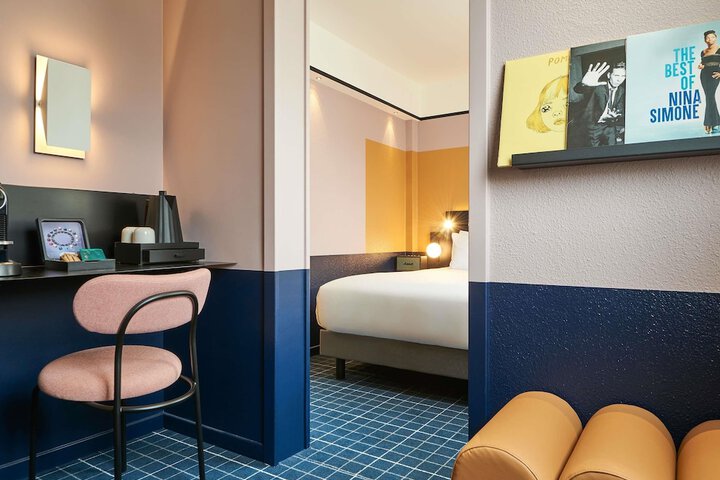 Room 28 of 73