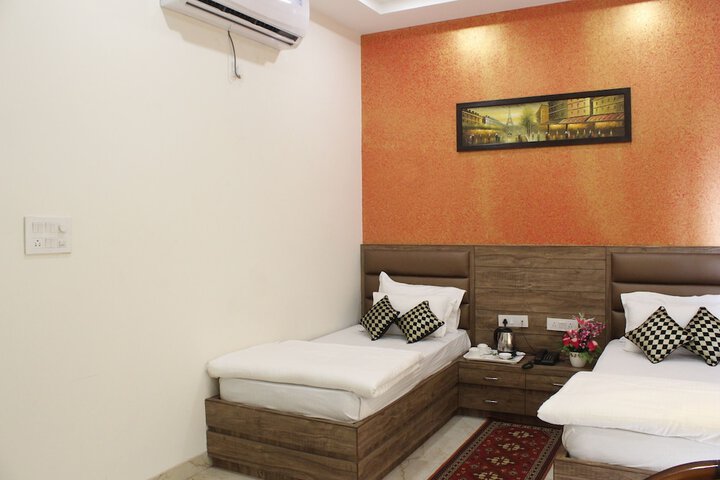 Room 10 of 40