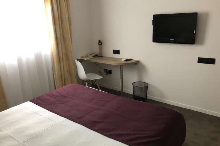 Room 15 of 36