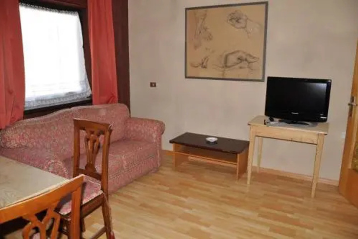 Room 4 of 13