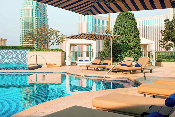Sundeck 98 of 110