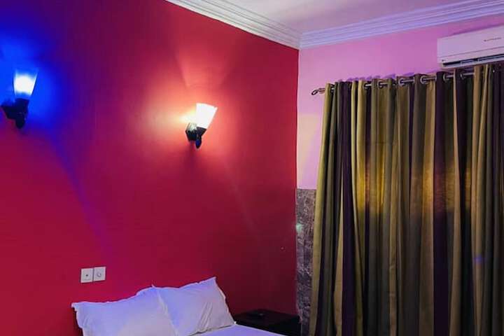 Room 16 of 27