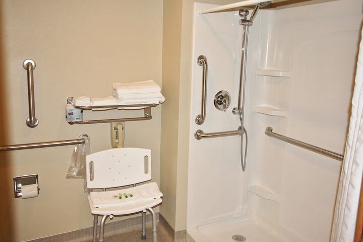 Room 32 of 46