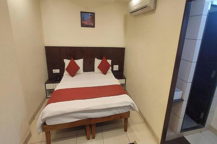 Room 10 of 25