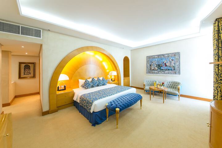 Room 18 of 87
