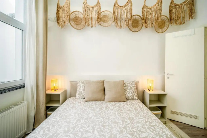 Room 3 of 20