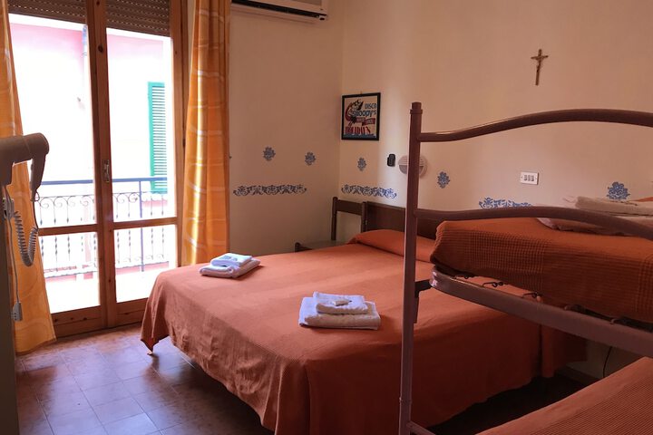 Room 13 of 24