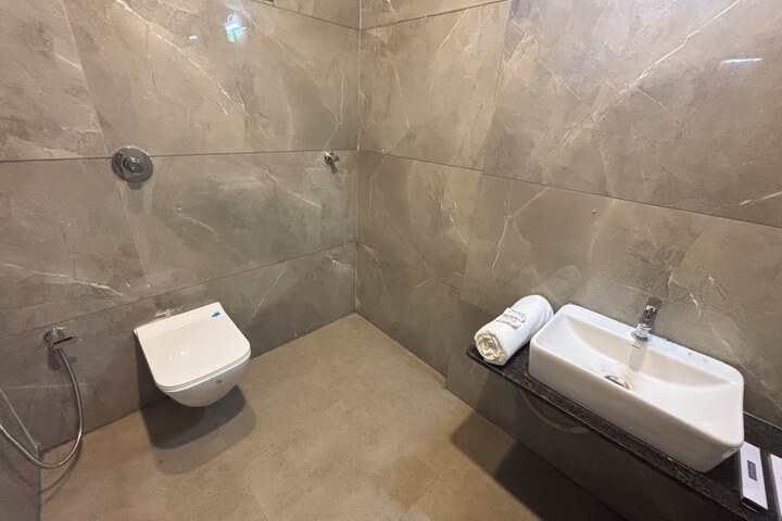 Room 12 of 20