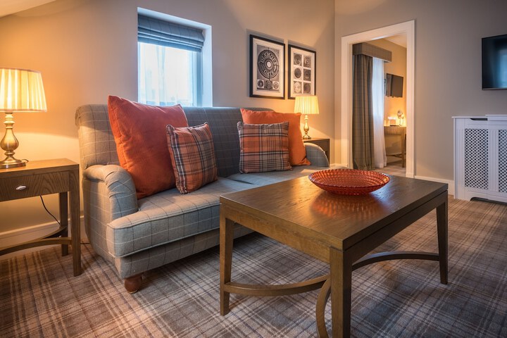 Room 33 of 52