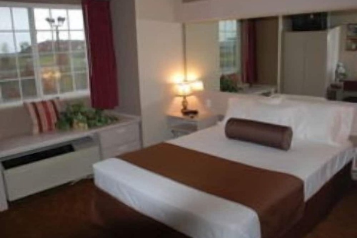 Room 6 of 33