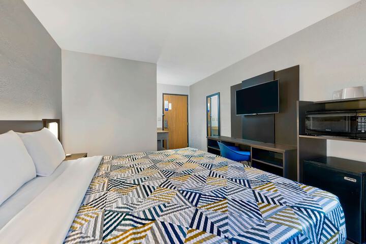Room 12 of 28