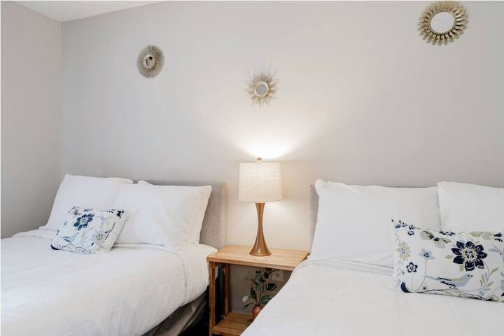 Room 9 of 32
