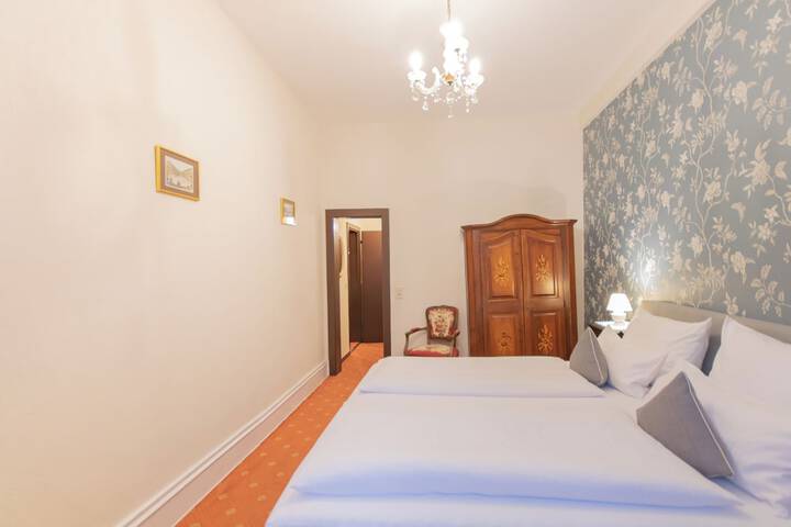 Room 37 of 74