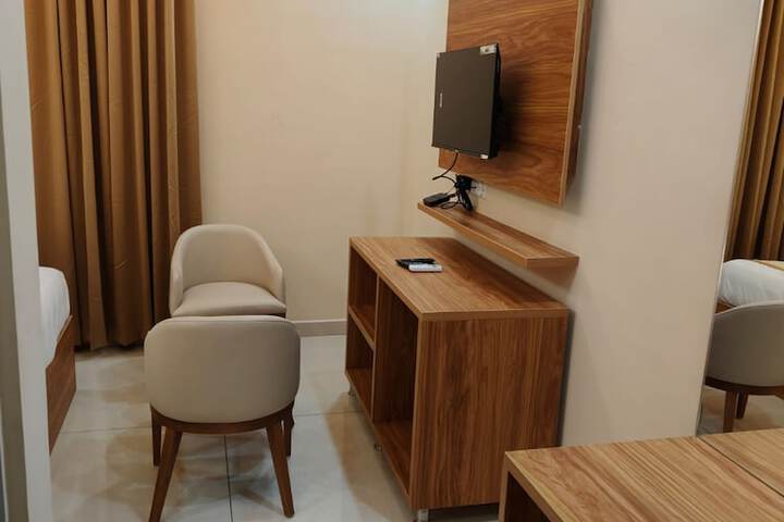 Room 5 of 16