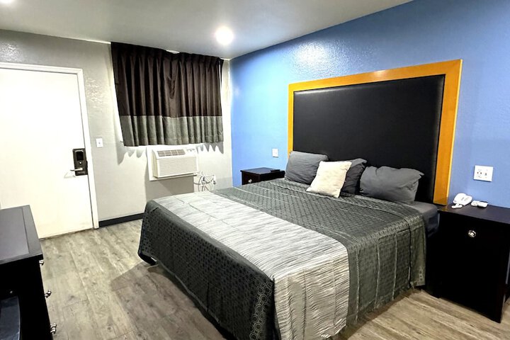 Room 8 of 32