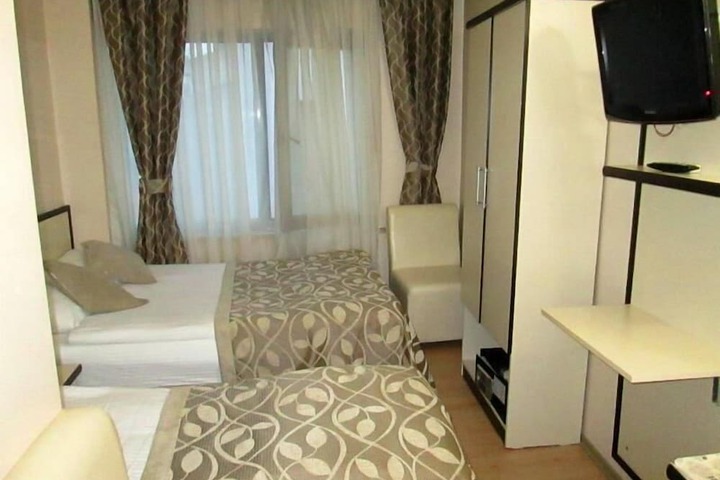 Room 6 of 18