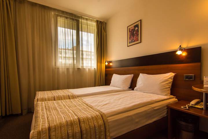 Room 28 of 70