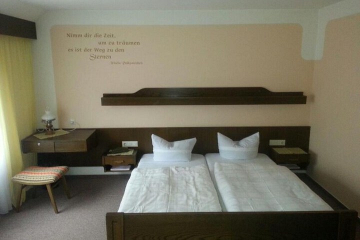 Room 7 of 62