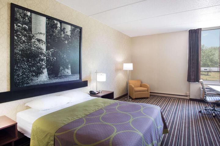 1 Queen Bed Efficiency (9 of 15)