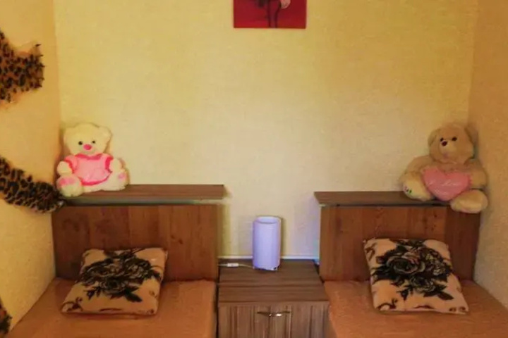 Room 4 of 11