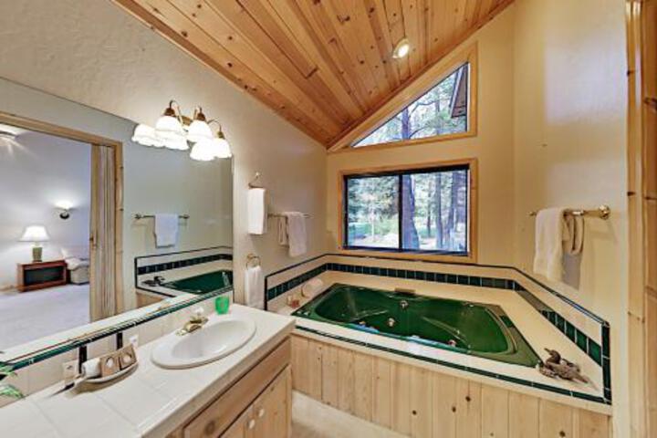 14036 Ski View Loop Home in Truckee, CA