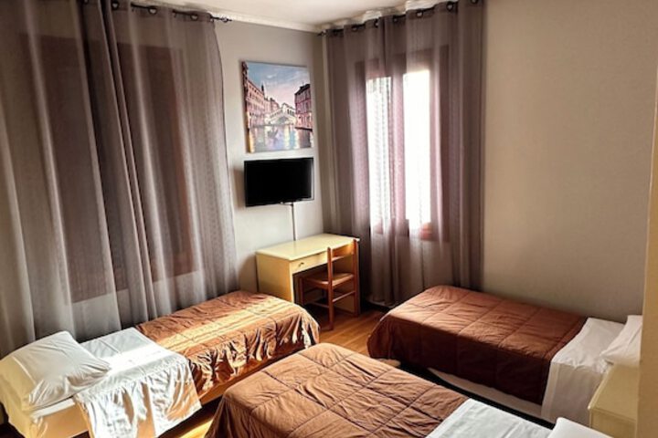 Room 11 of 38