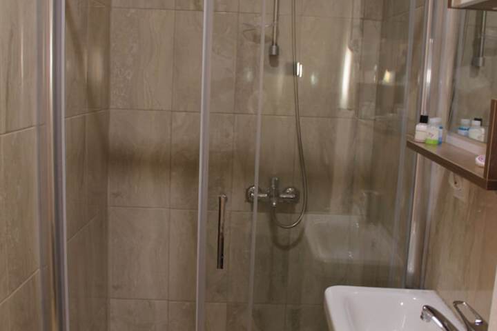 Room 16 of 27
