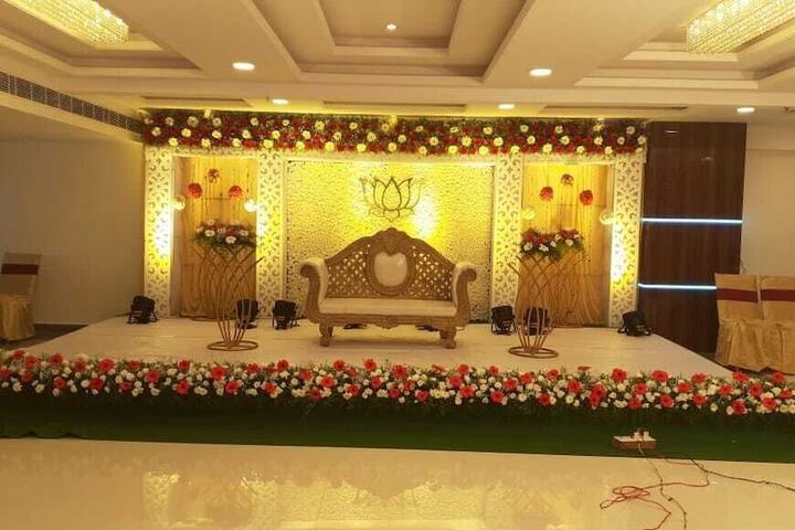 Ballroom/Hall 16 of 22