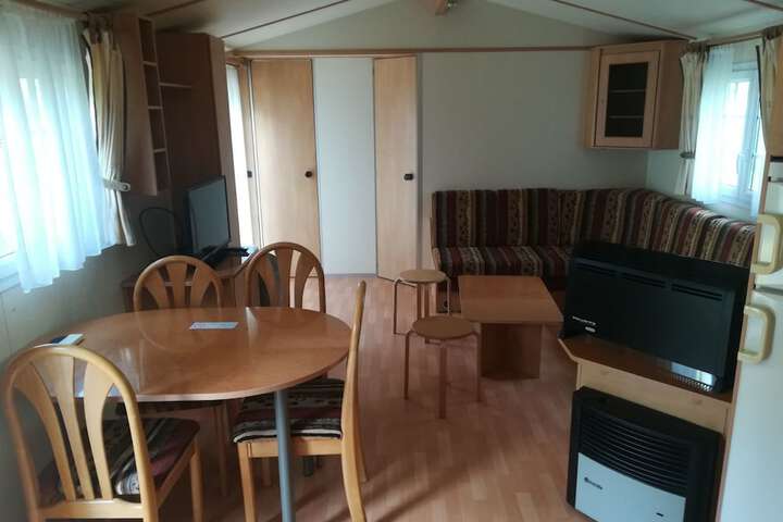 Room 9 of 16