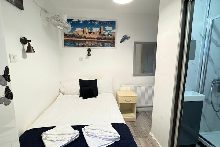Room 73 of 118