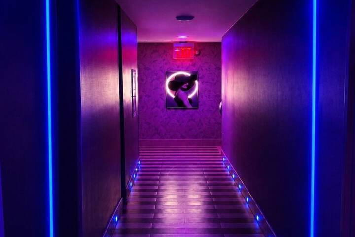 Ballroom/Hall 13 of 17