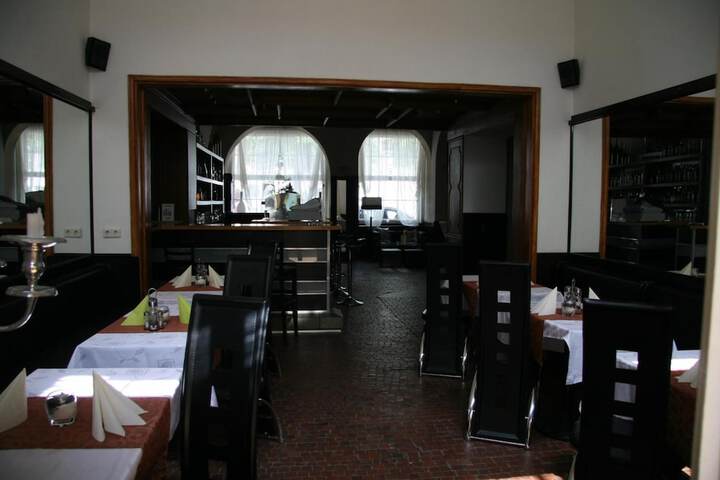Dining 37 of 50