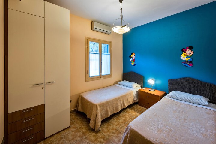 Room 9 of 49