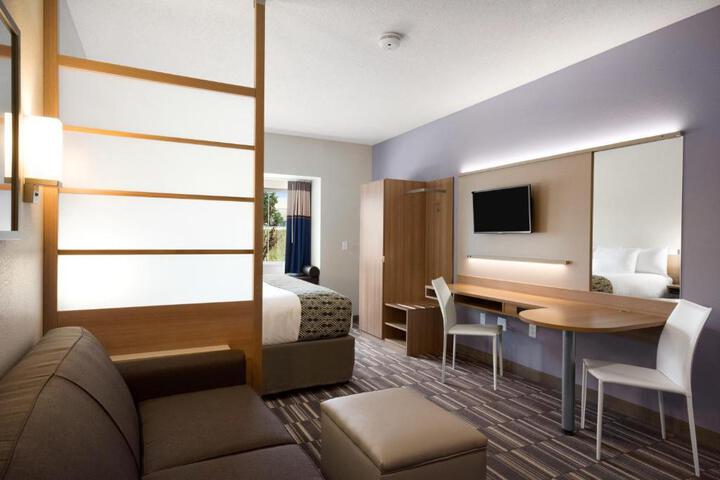 Deluxe King Bed Sofa (5 of 6)