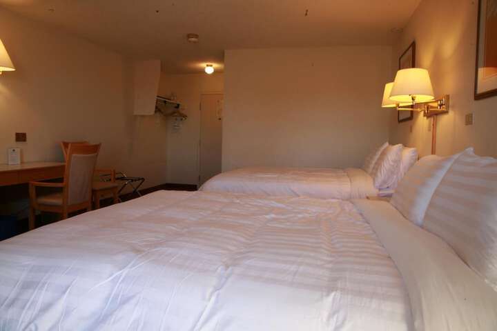Room 12 of 28