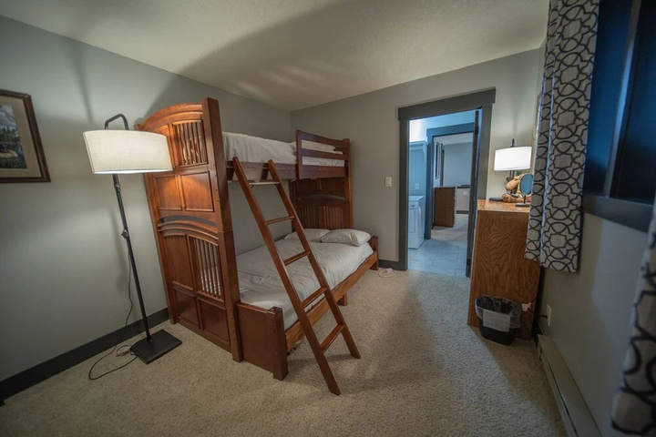 Room 4 of 23